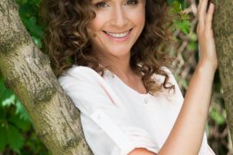 Monika Mrozowska aktorka i autorka książek o diecie wegetariańskiej.