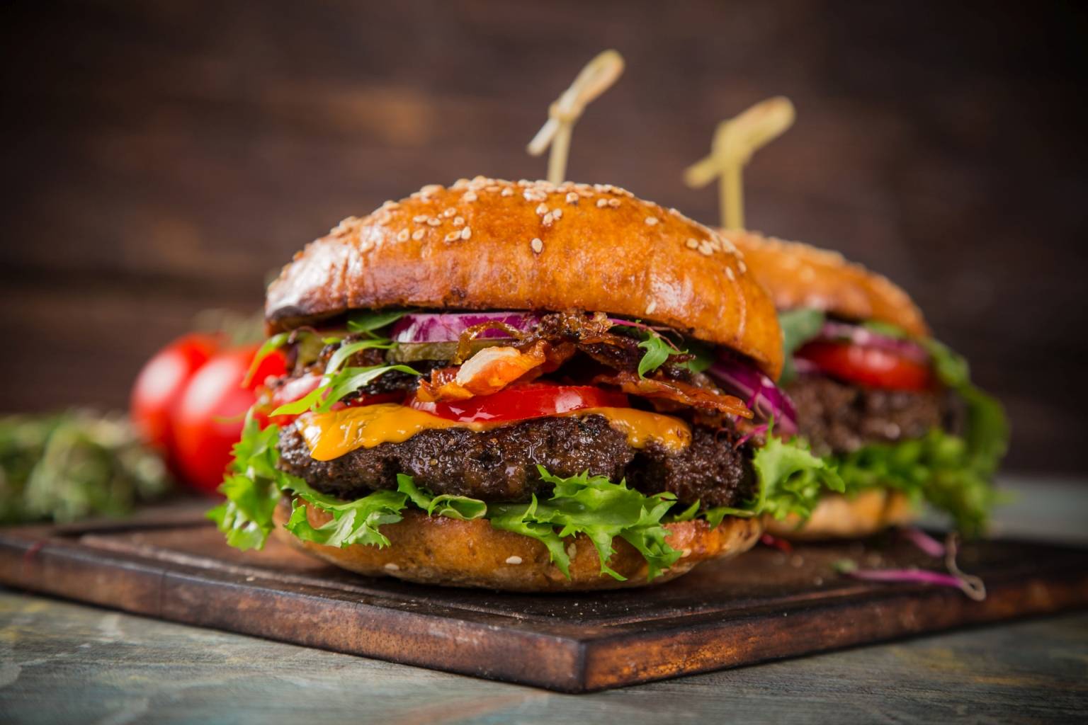 Dieta lekkostrawna - czego nie wolno jeść ani pić. Burgery i fast foody.