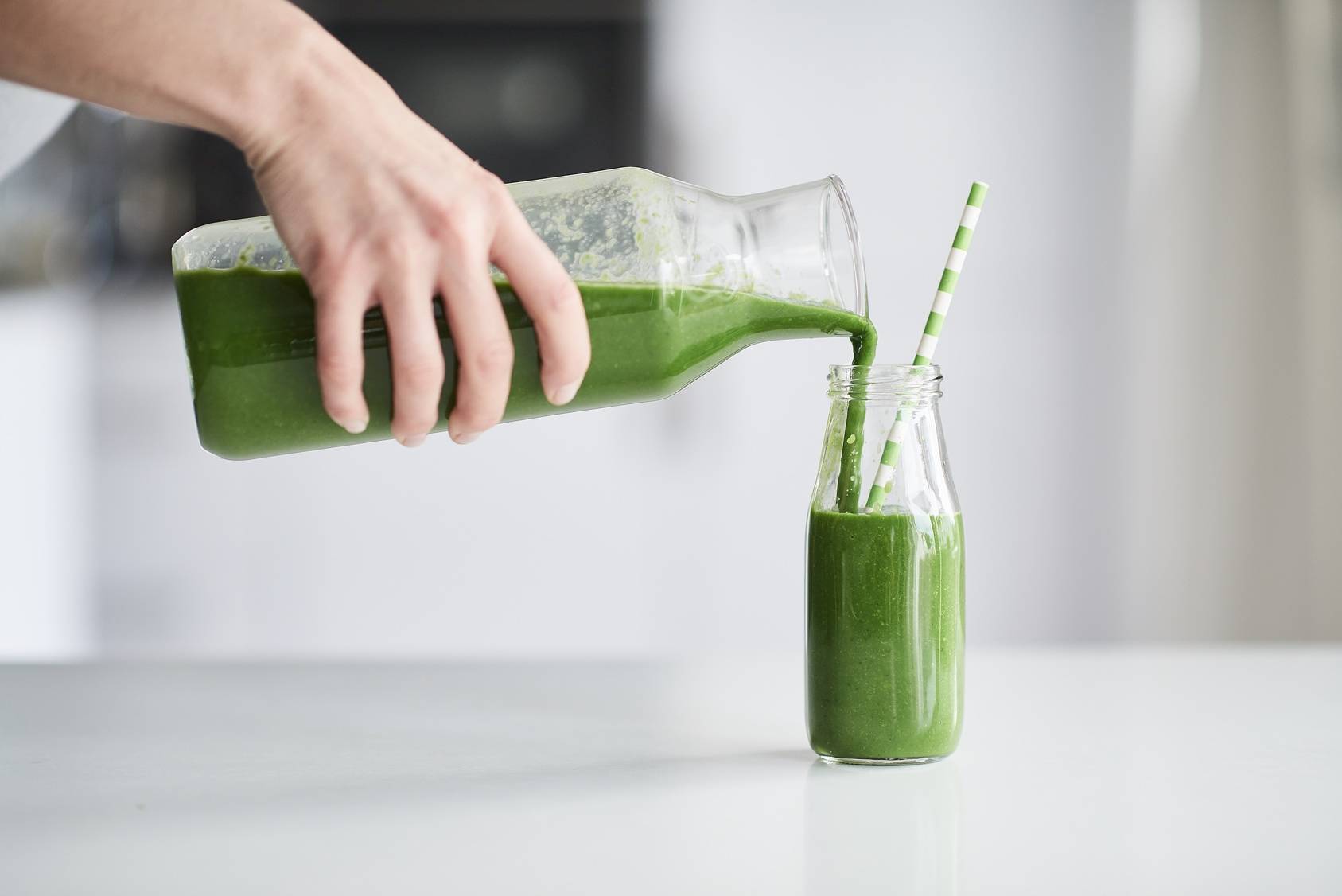Zielone smoothie z chlorellą i spiruliną.