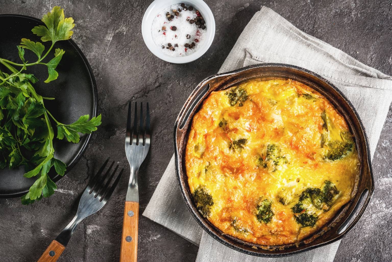 Frittata warzywna - przepis na śniadanie bez glutenu.