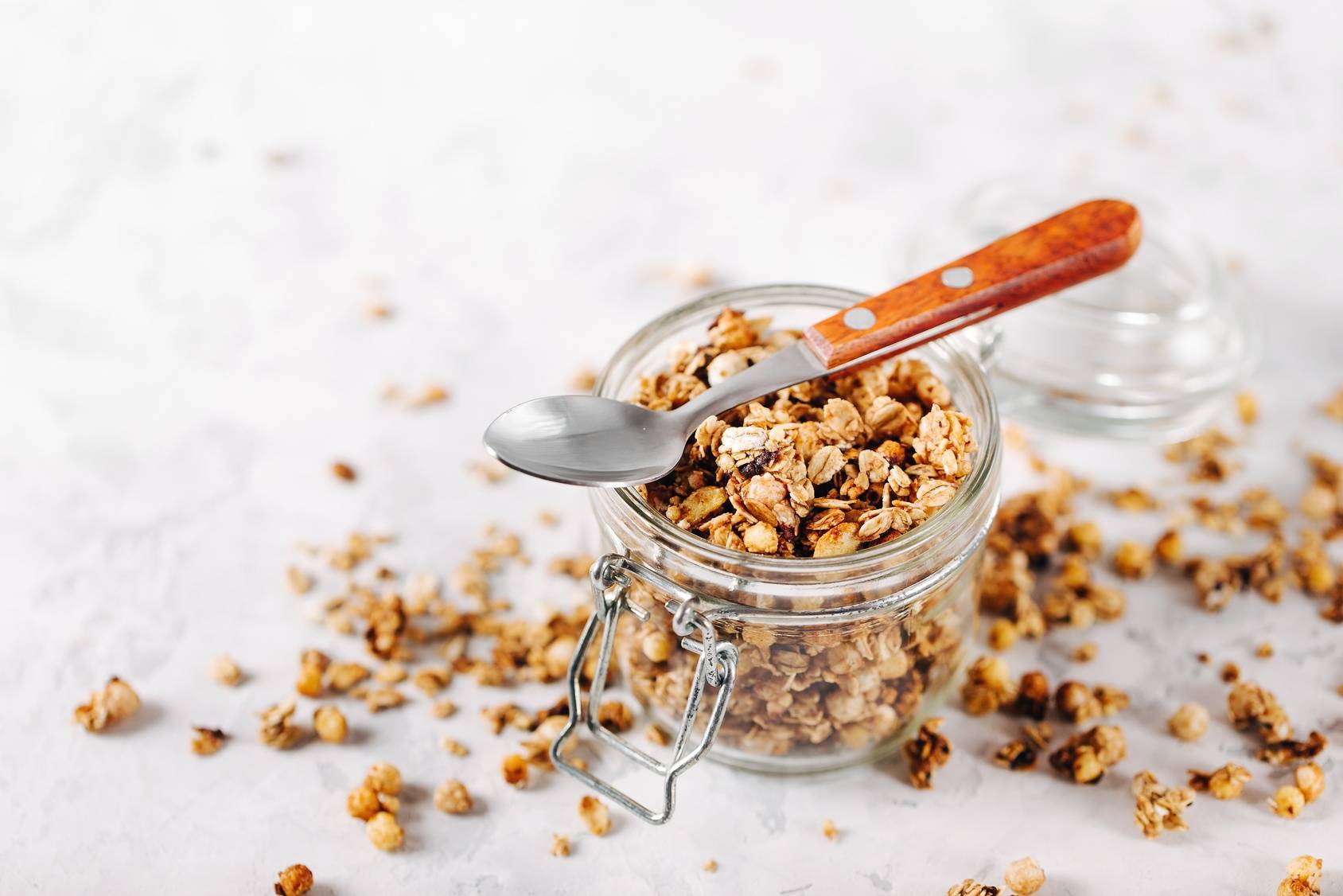 Śniadania dla zabieganych rodziców i ich dzieci - domowa granola.