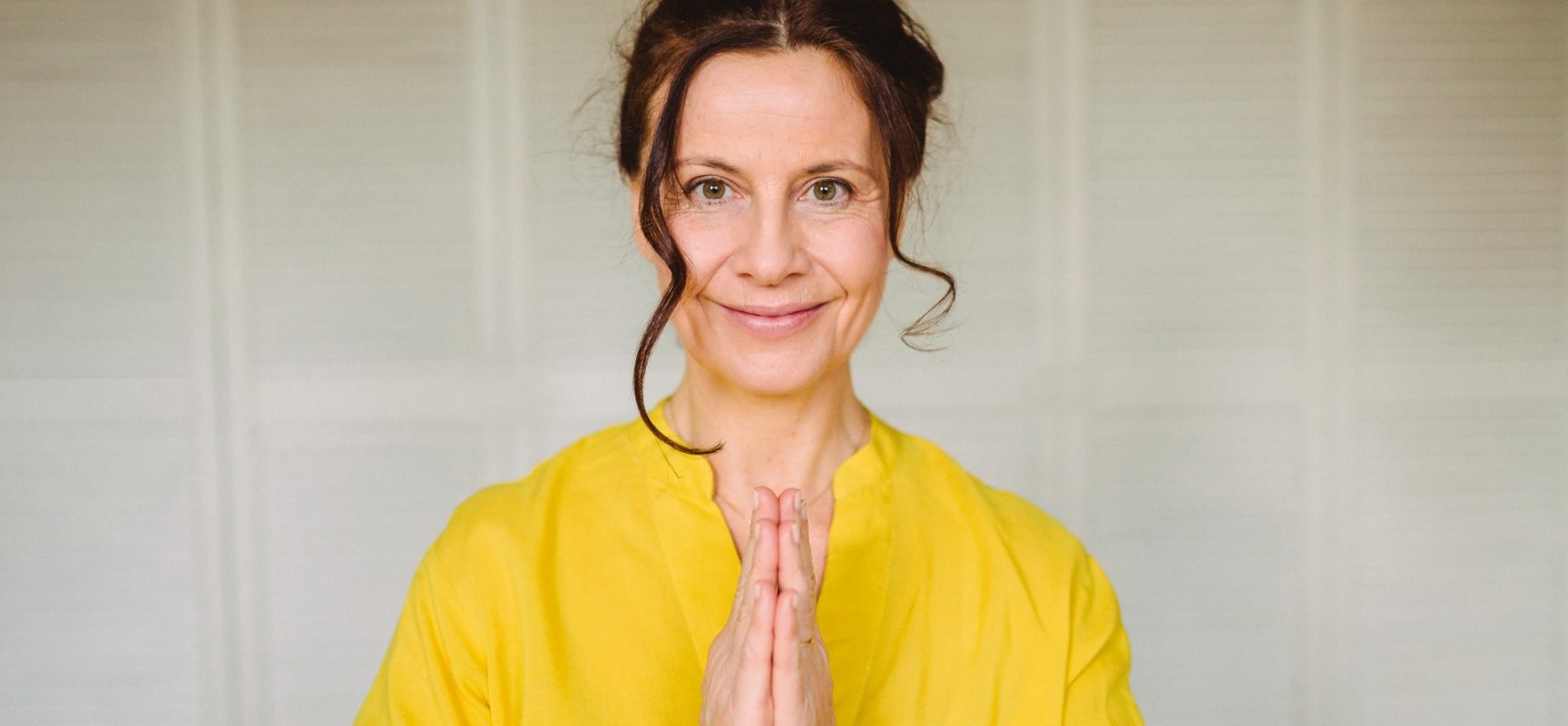 Kasia Bem - nauczycielka jogi i medytacji, blogerka, autorka książek „Happy Detoks” i „Happy uroda”, organizatorka warsztatów wyjazdowych. Posiada zaszczytny tytuł Master of Yoga, przyznany w systemie jogi według Sivanandy