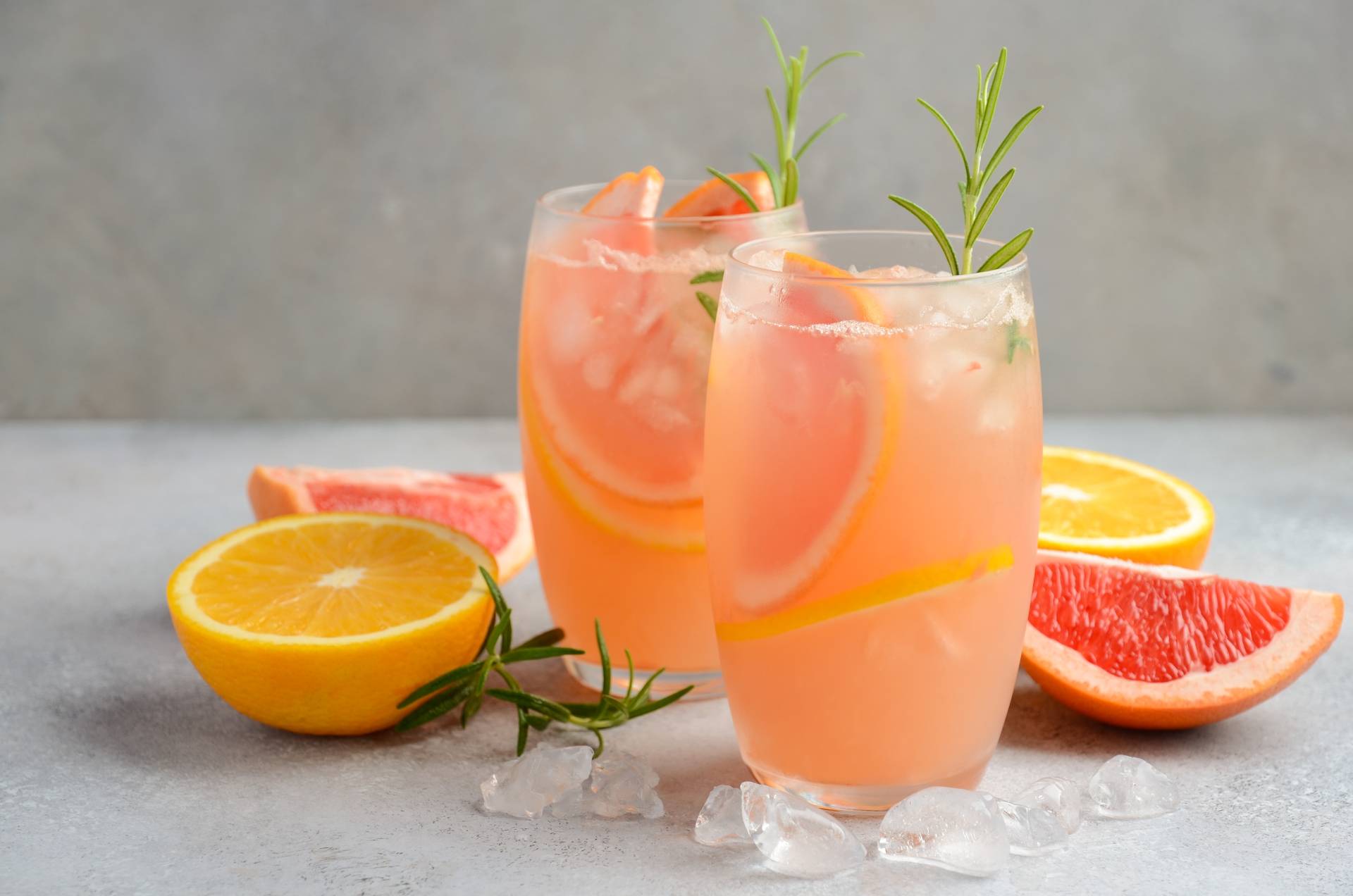 Lemoniada pomarańczowa z rozmarynem. Przepis Katarzyny Błażejewskiej-Stuhr.