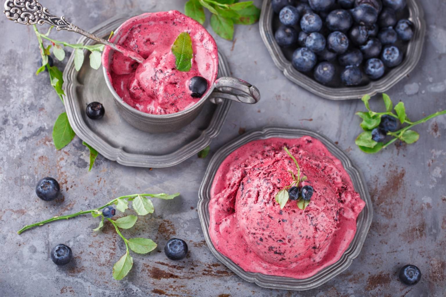 Przepis na lody domowe z owoców leśnych. Lody naturalne owocowe, borówki.
