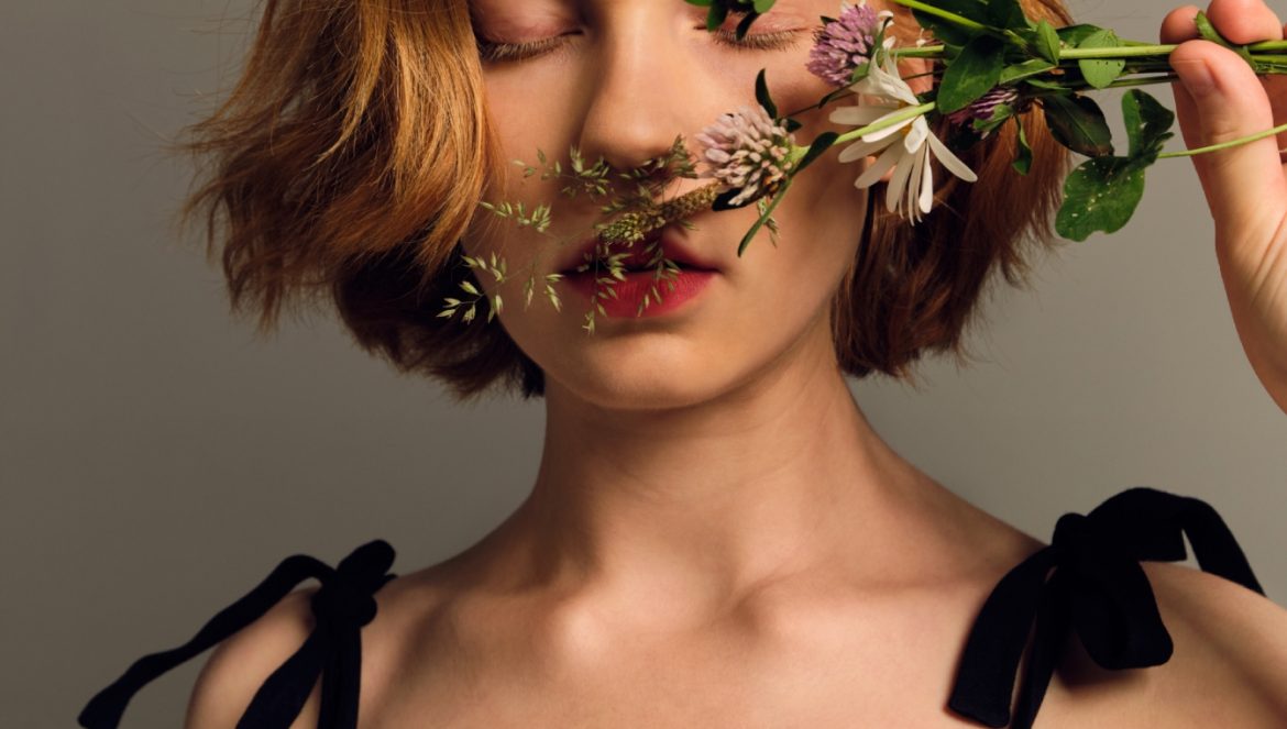 Marianna Gierszewska - portret z kwiatkiem.