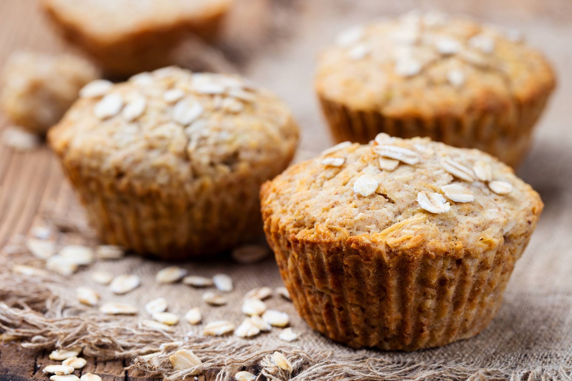 Najlepsze produkty z owsa: mąka owsiana i muffinki owsiane.