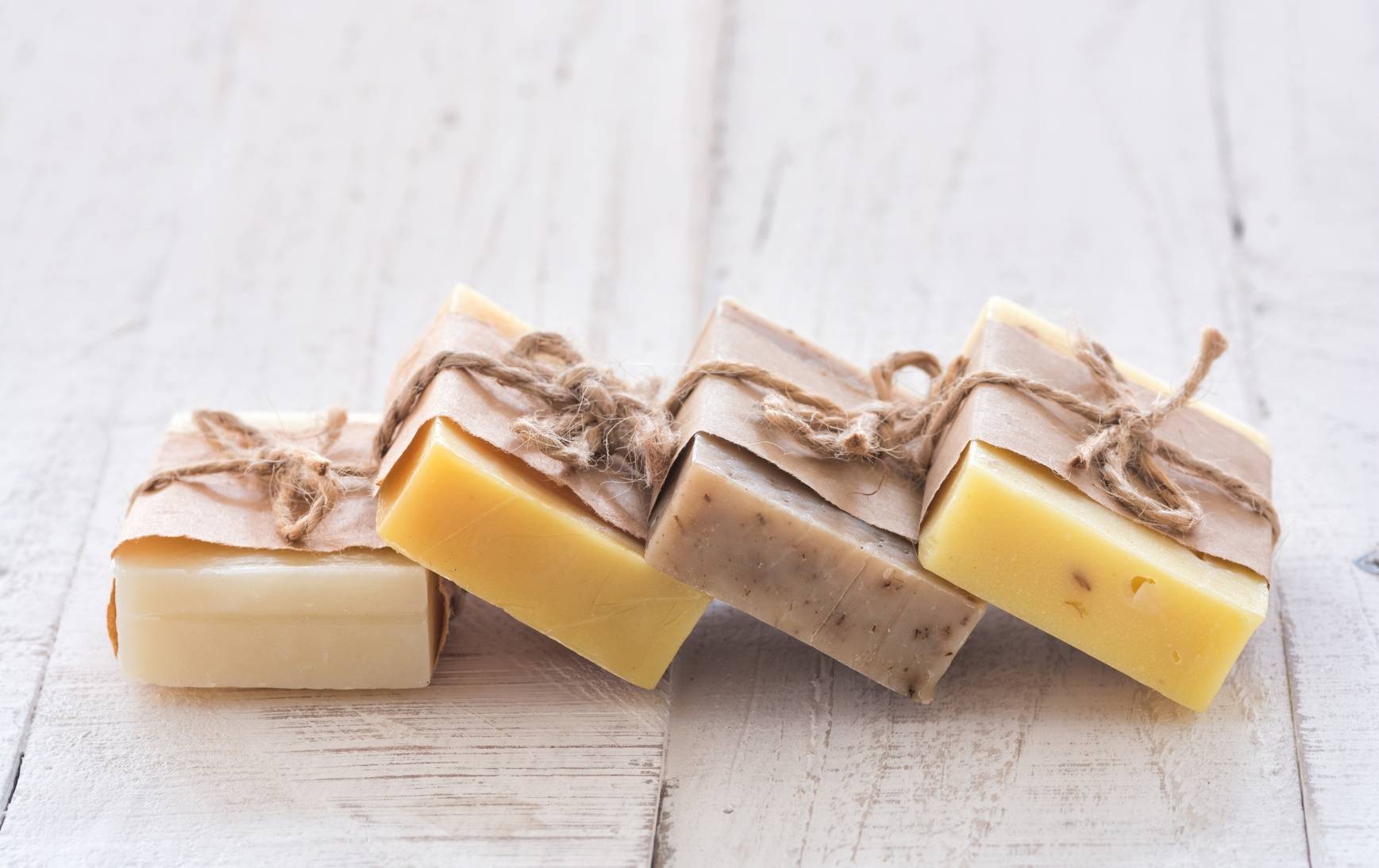Szare mydło naturalne - gdzie kupić? Jaki jest wybór wśród polskich i zagranicznych producentów?