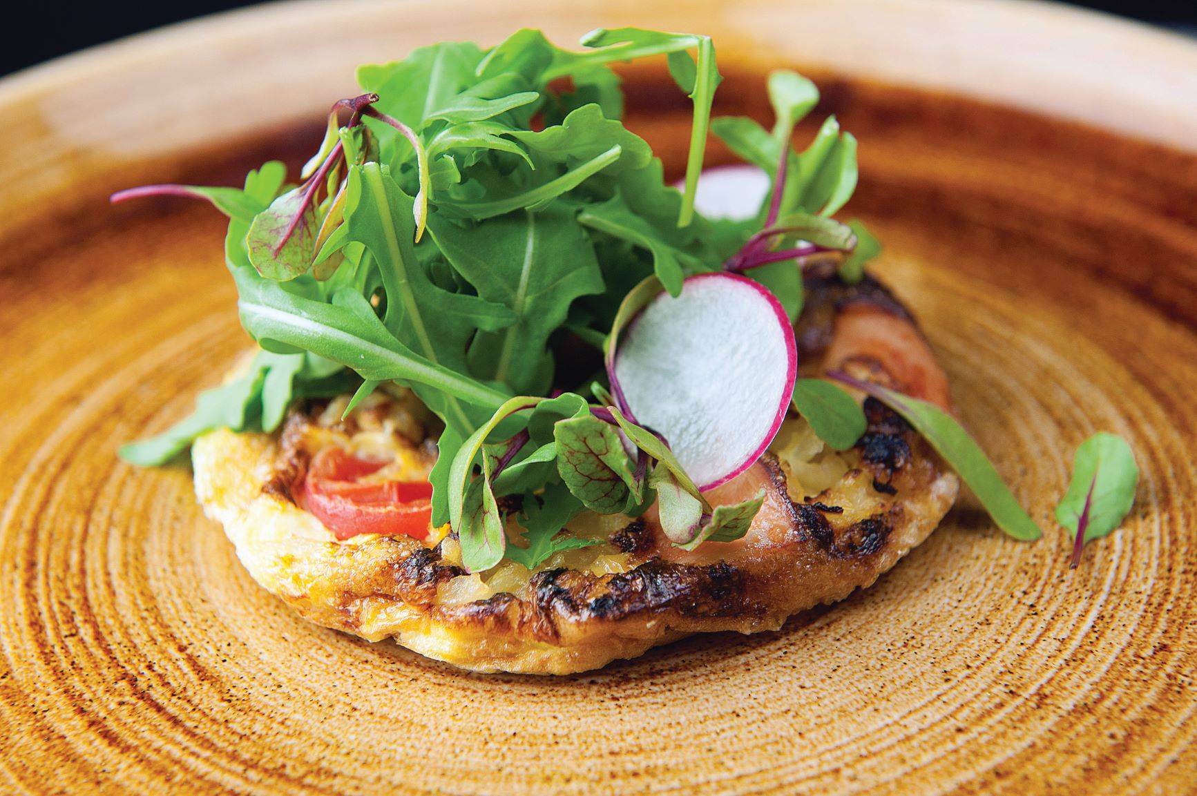 dieta przy insulinooporności - Przepisy Anny Powierzy - omlet z pieczarką, rukolą i pomidorami.