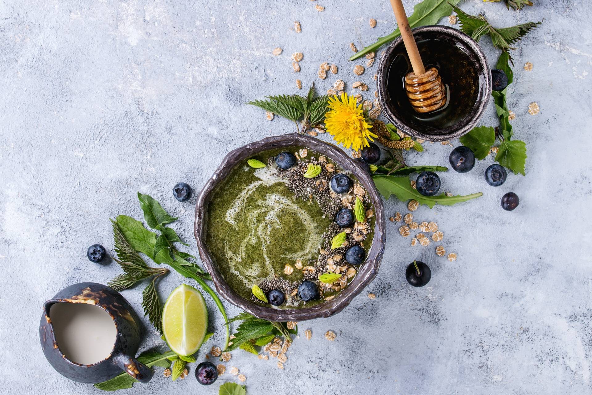 Zupa z pokrzywy, smoothie z pokrzywy, pesto z pokrzwywy - przepisy.