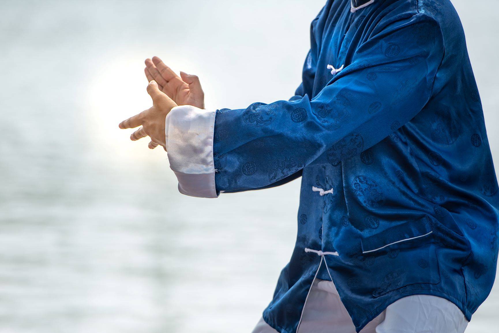 Jak wygląda praktyka tai chi? Medytacja w ruchu.