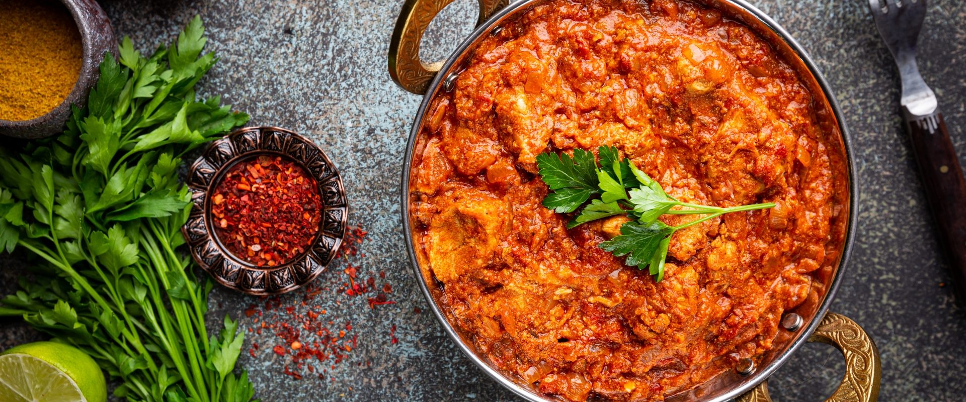 Przepisy kuchni indyjskiej. Tikka masala w garnku.