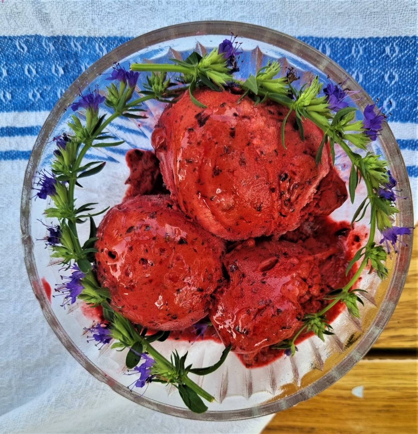 Lody wegańskie z owocami leśnymi i estragonem - przepis.