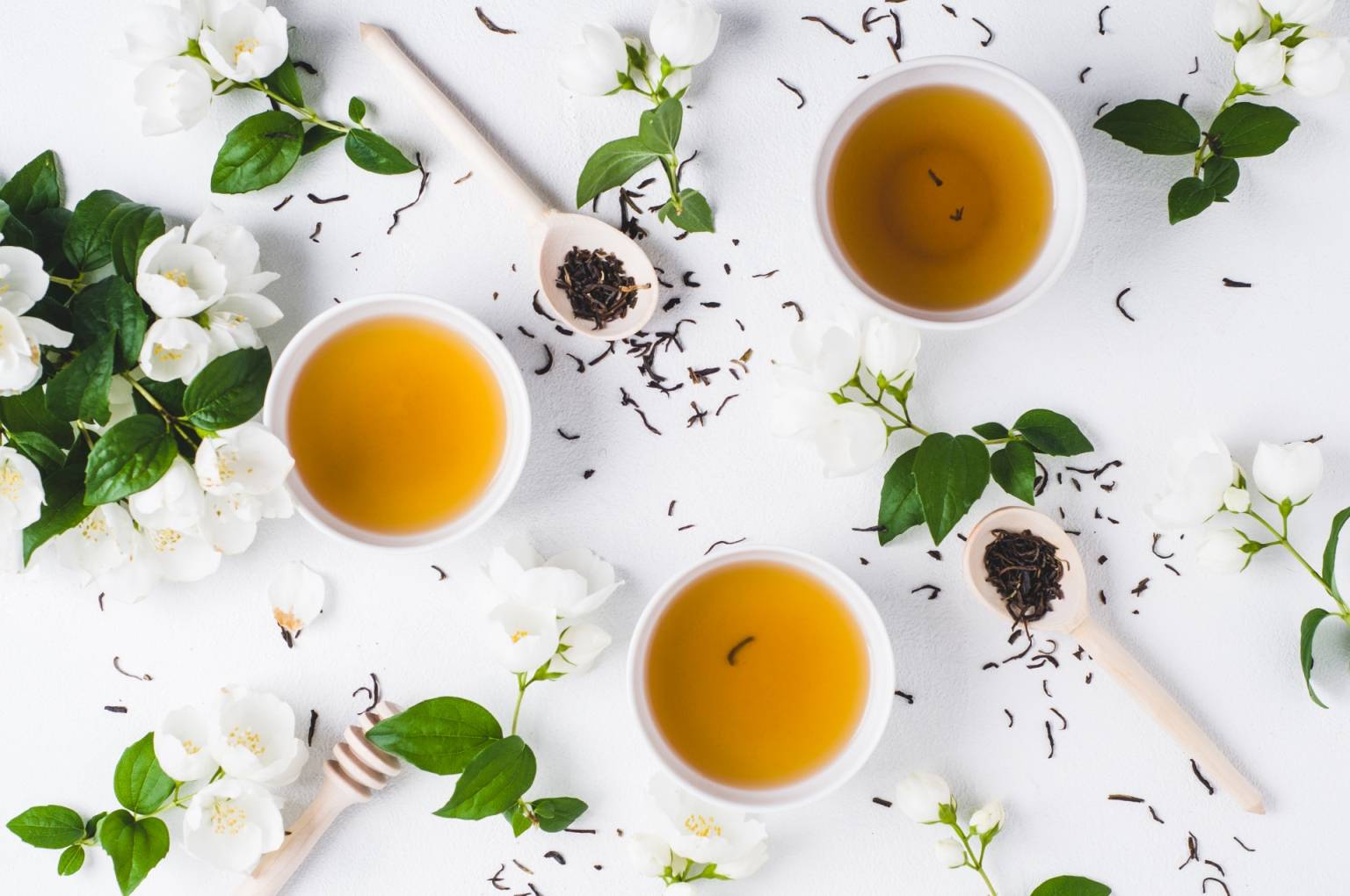 Czy superfoods to superżywność czy supermarketing? Sprawdź, czy zielona herbata to superfood warte uwagi.